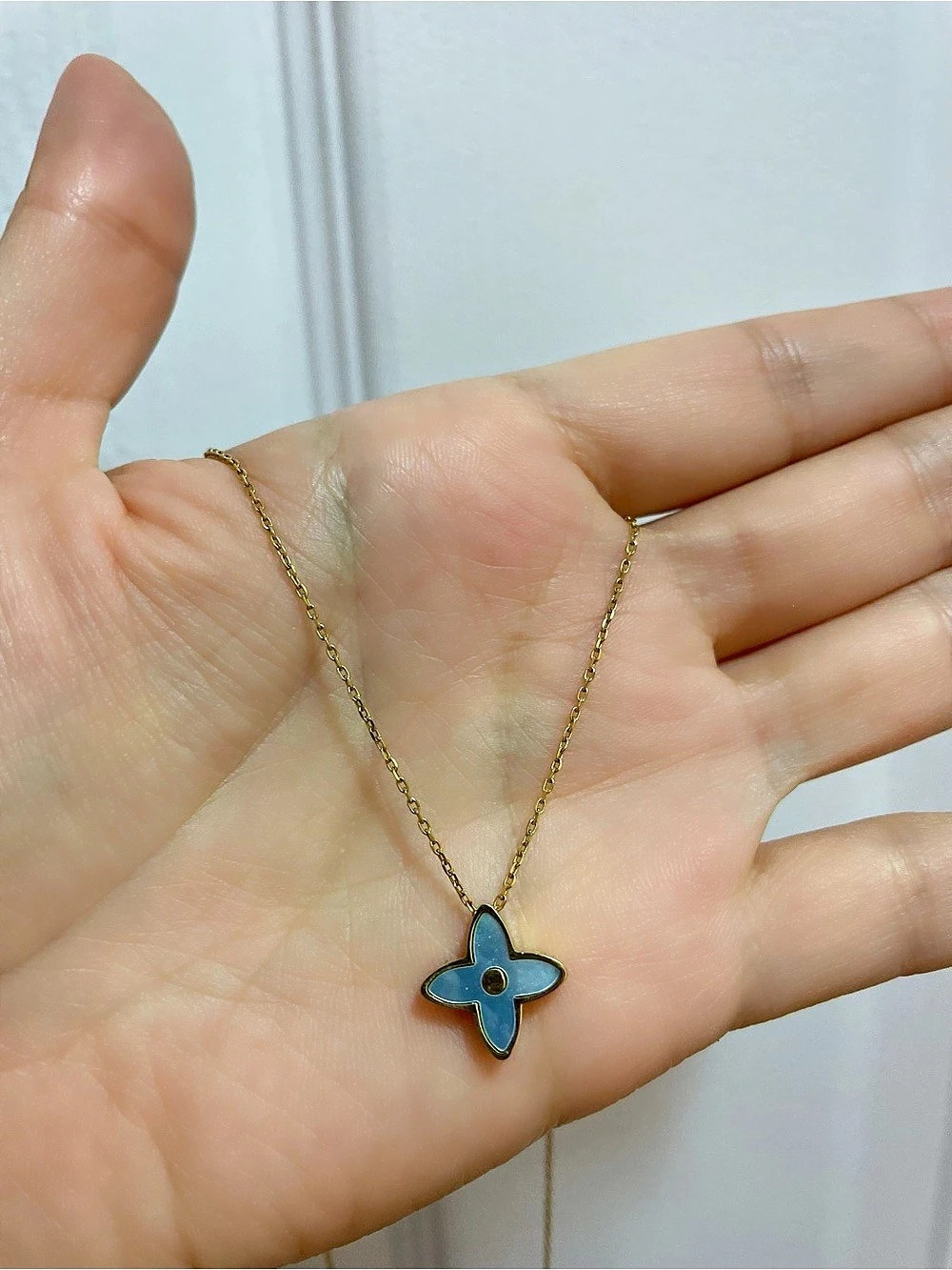 Blue Flower Pendant Necklace NWT